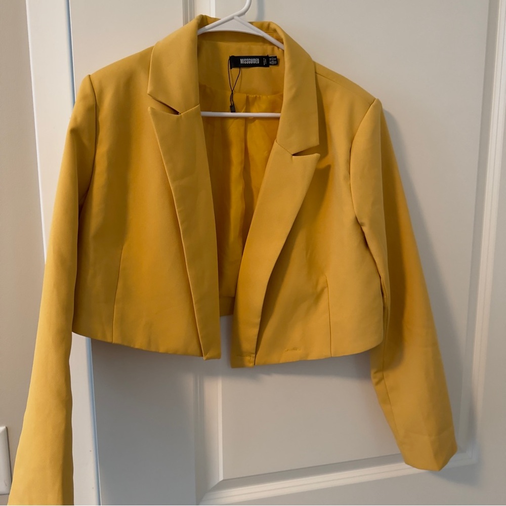 Cropped blazer worn once in good condition open to offers